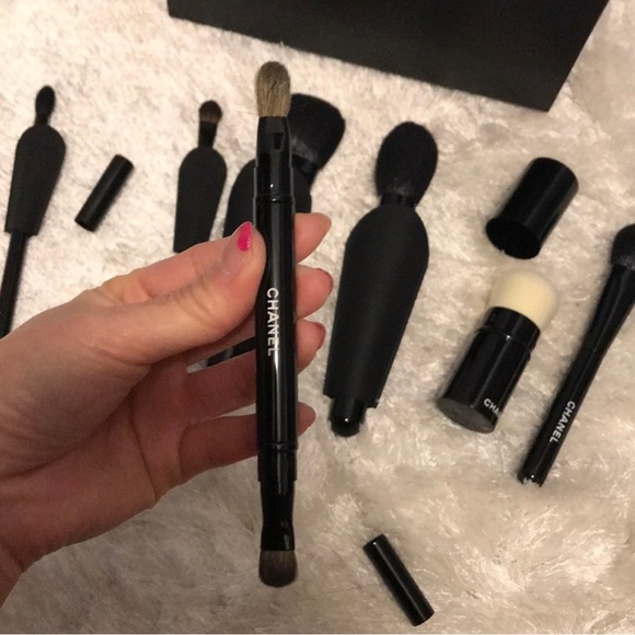 Chanel brushes . Brand new . 7 total brushes - Picture 6 of 8